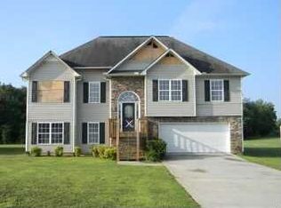 137 Mill Stone Dr, Calhoun, GA 30701