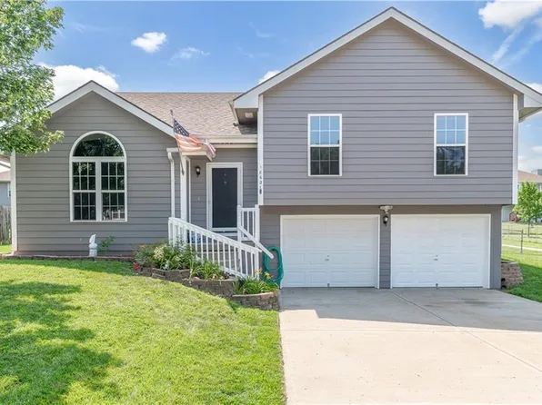 18621 Woodruff St, Smithville, MO 64089