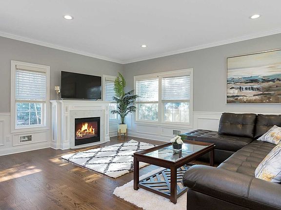 5th image of 62 Woodbury Way