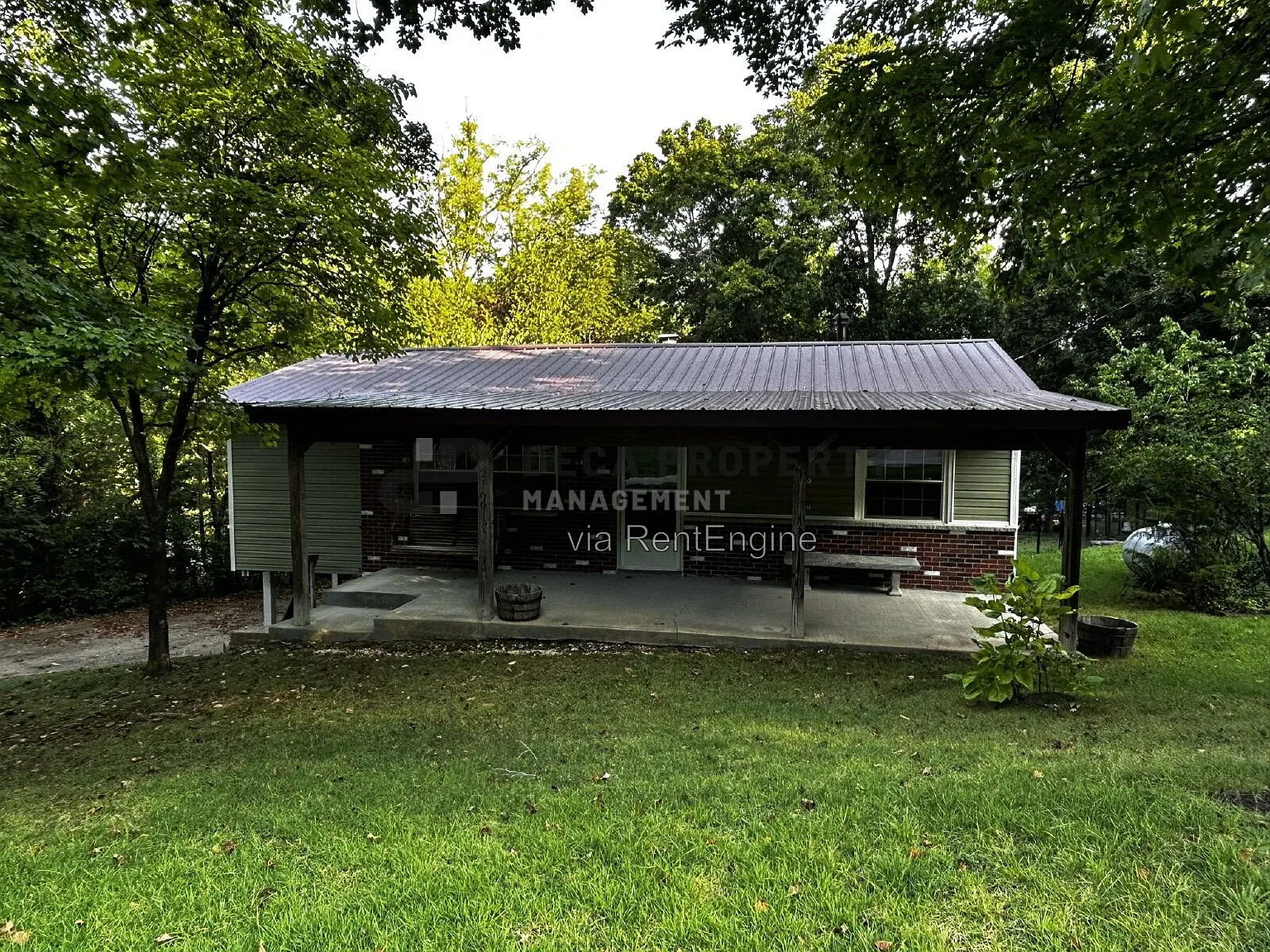 2 bed, 1.0 bath, 1336 sqft, $1,800 — Photo 1