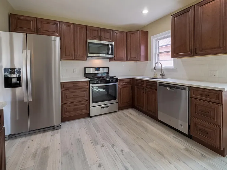 770 N Ash St — Photo 8