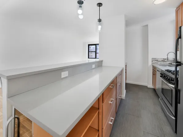 233 East 69th Street image 7 of 9