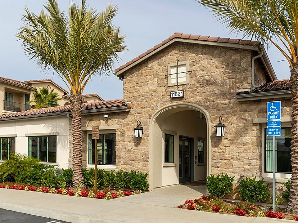 Organized design with open surroundings