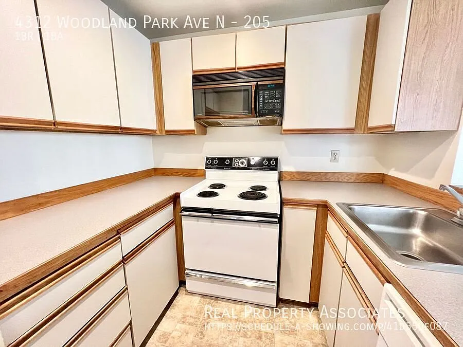 4312 Woodland Park Ave N — Photo 3