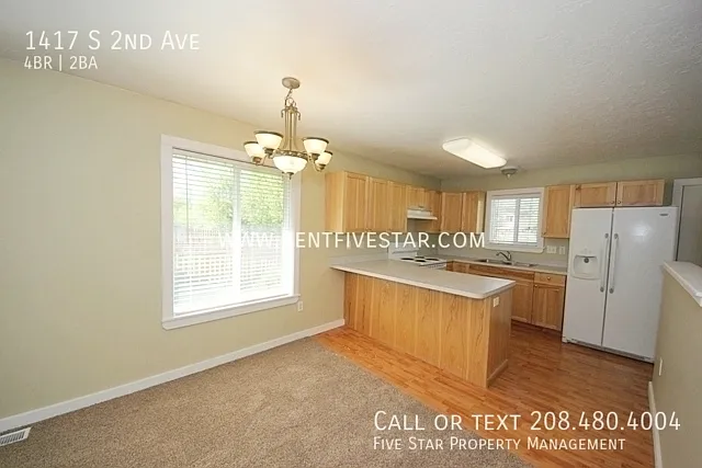 Spacious Home in University Area! — Photo 4