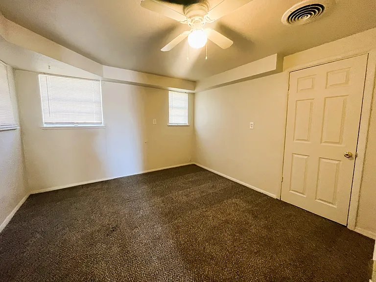 2313 SW 48th St — Photo 7