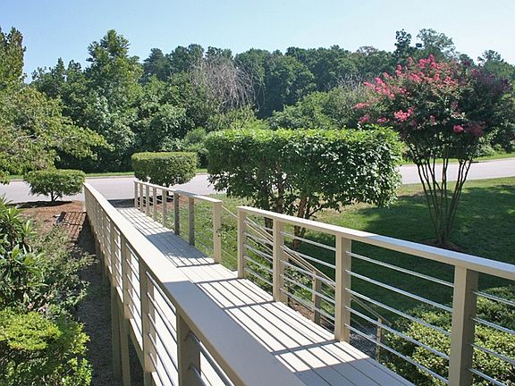 4th image of 3423 Stoneybrook Dr
