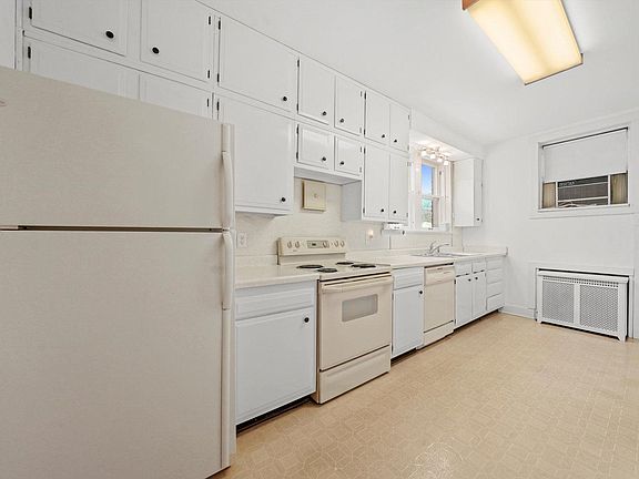 5th image of 1104 S Oak Park Ave