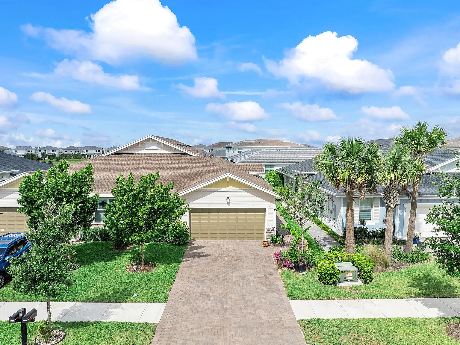 3 bed, 2.0 bath, 1952 sqft, $3,250 — Photo 2