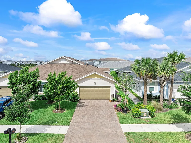 1325 Haywagon Trl — Photo 2