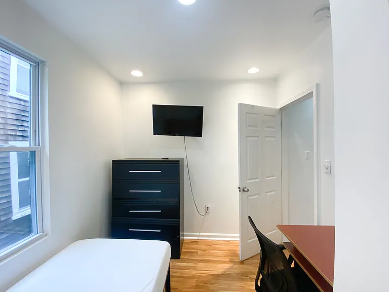 2353 Tilbury Ave — Photo 11