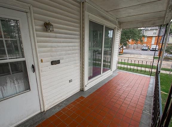 3rd image of 8301 Palm St