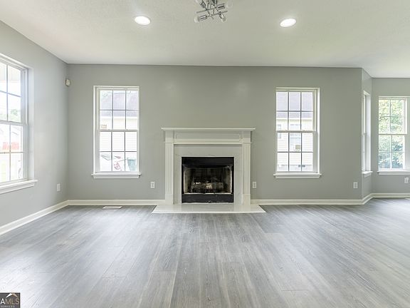 4th image of 2125 Cedar Ave