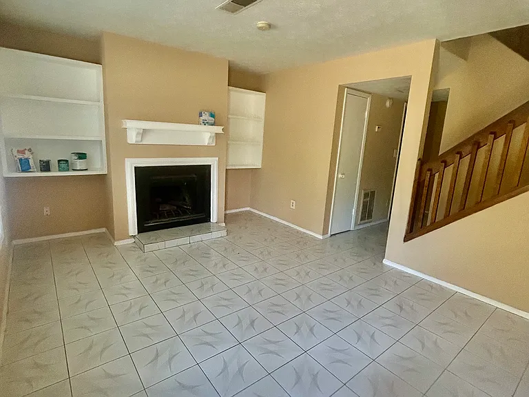 115 Caboose Ct #115 — Photo 4