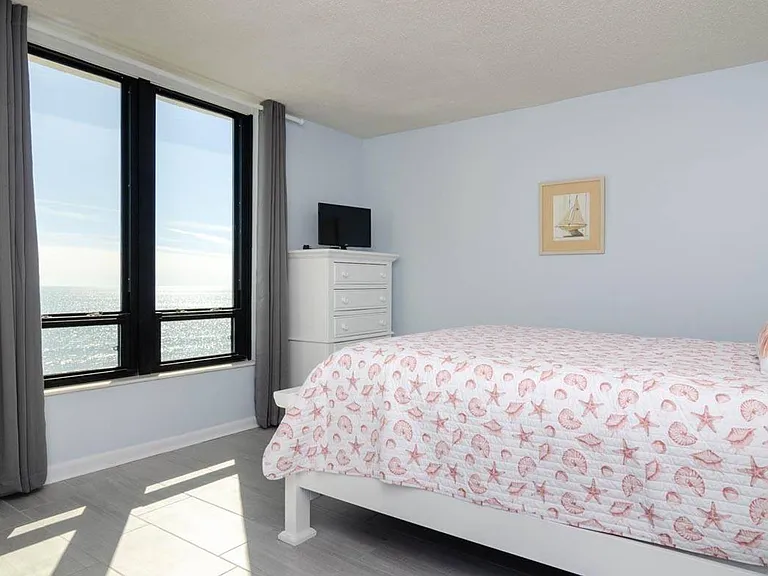 95 S Lumina Ave #8H — Photo 16