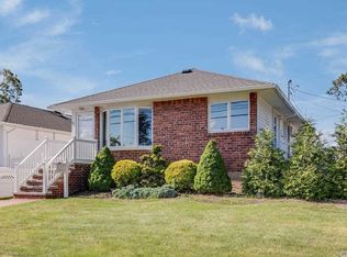 51 Maple Ave, Farmingdale, NY 11735