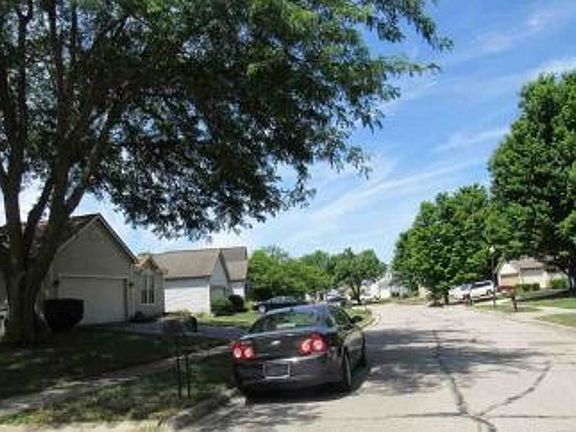 Exterior Neighborhood (street photo)