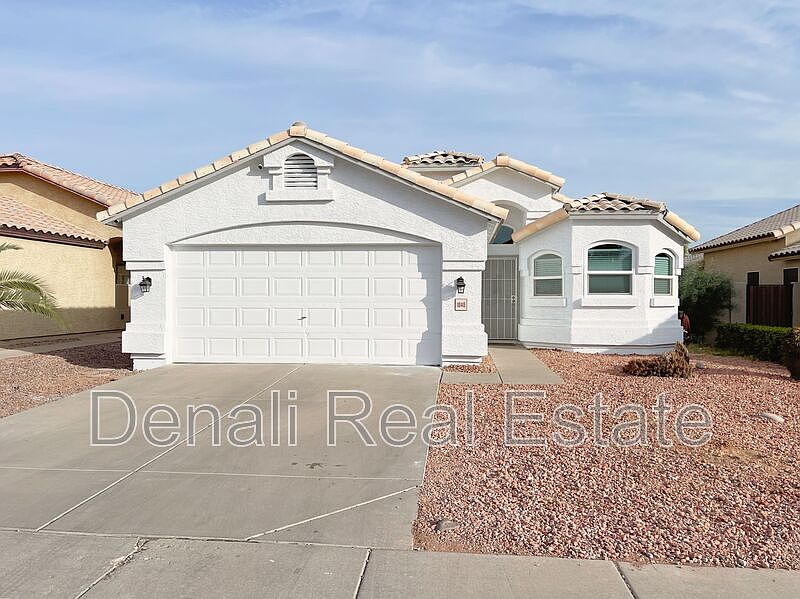 1st image of 1040 W Myrna Ln