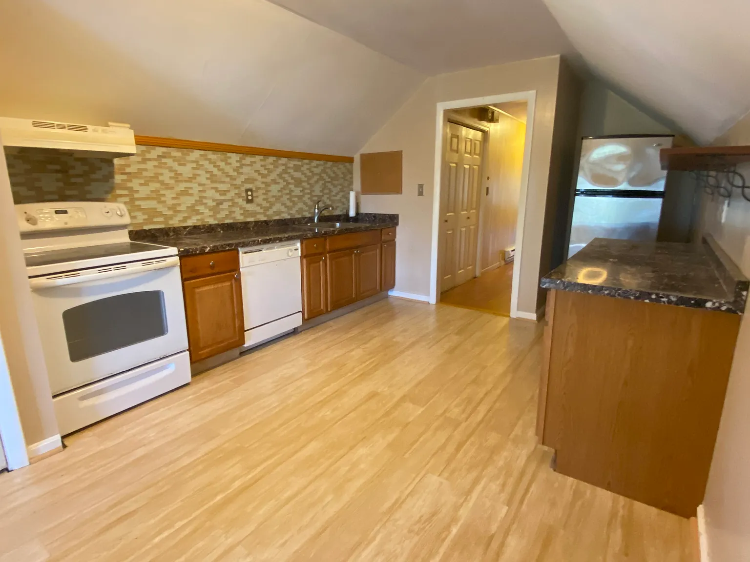 3 bed, 1400 sqft, $2,000 — Photo 1