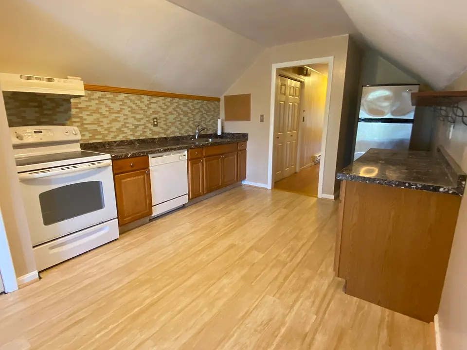 51 S Lenox St #3