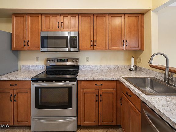 4th image of 2 Carriage Road