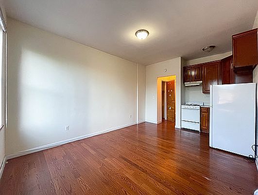 4th image of 116-40 Parklane #D3