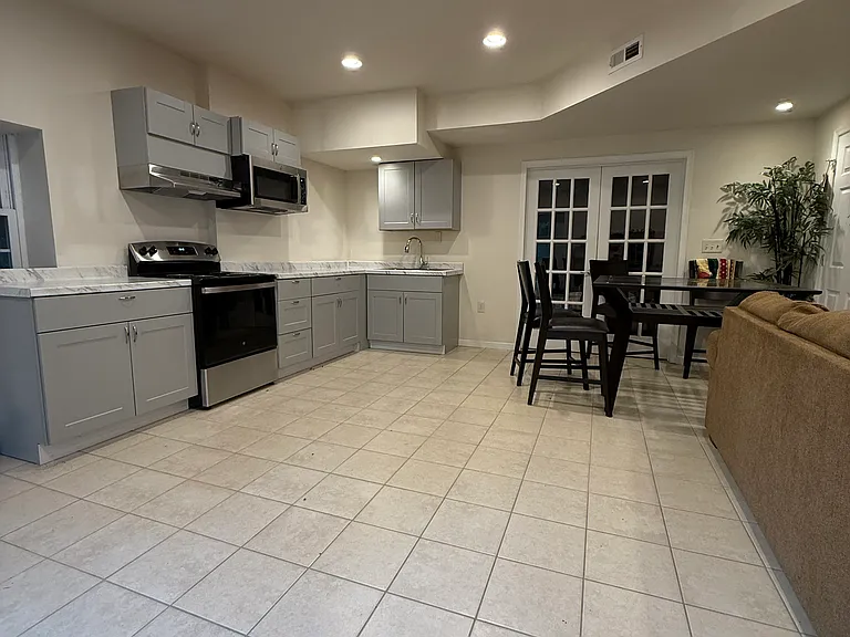 11707 Lakeway Dr — Photo 4