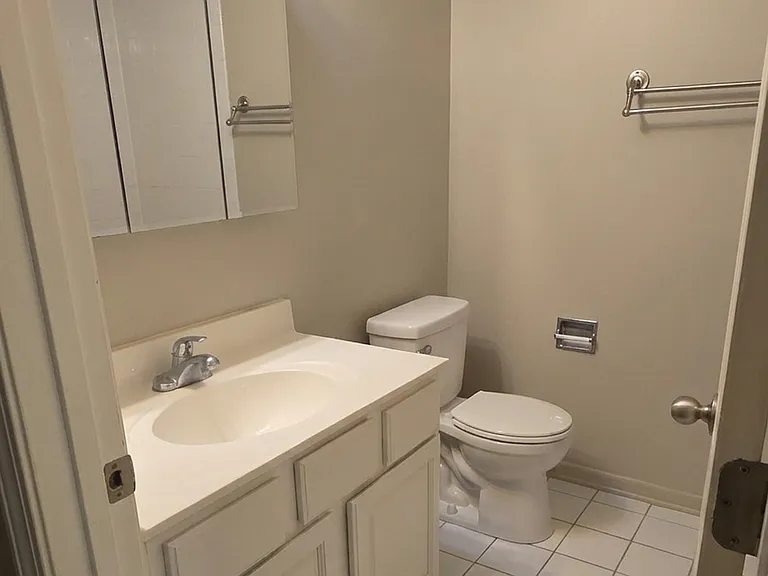 5S735 Park Meadow Dr — Photo 9
