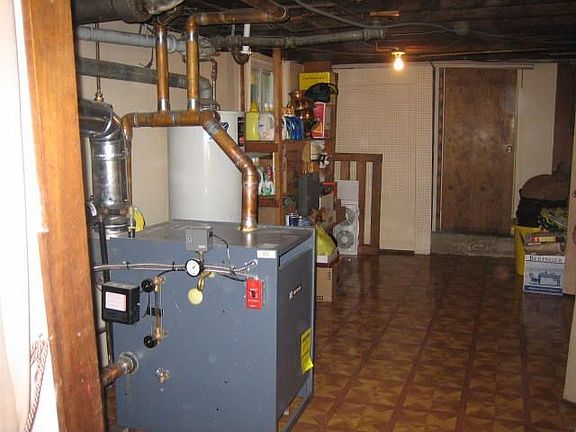 BASEMENT/ACCESS TO GAR.