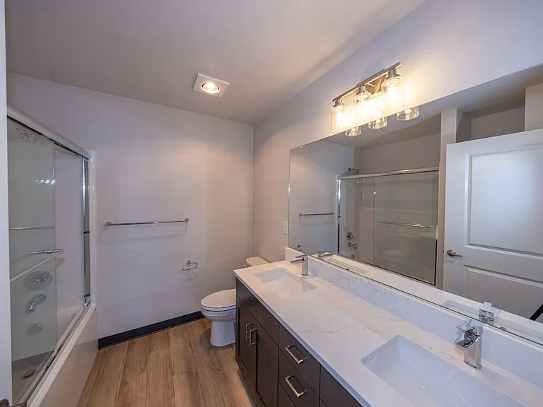 1901 E 11th St #103 — Photo 15