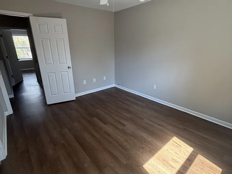 124 Hampton Dr #1 — Photo 8