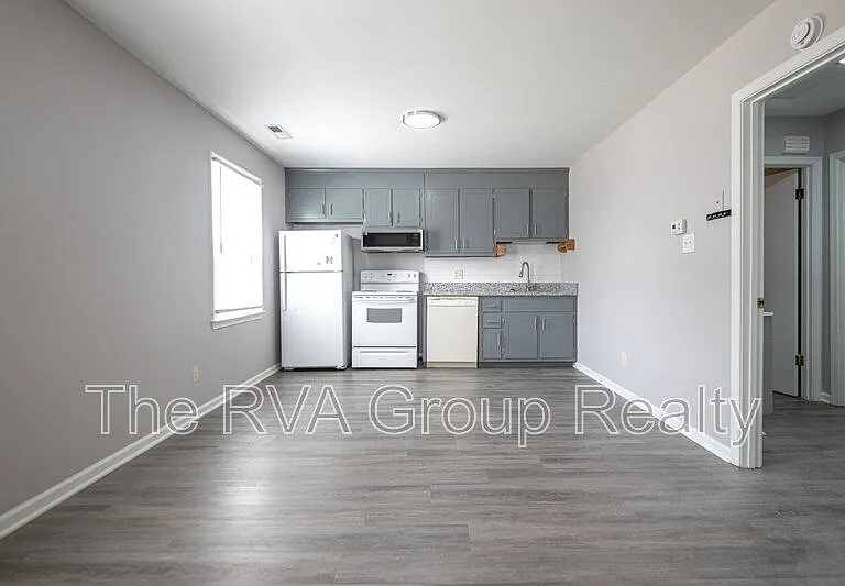 3805 Woodlawn St #12 — Photo 6