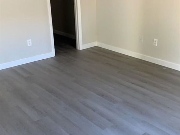 5th image of 405 1/2 Wedgewood Ave