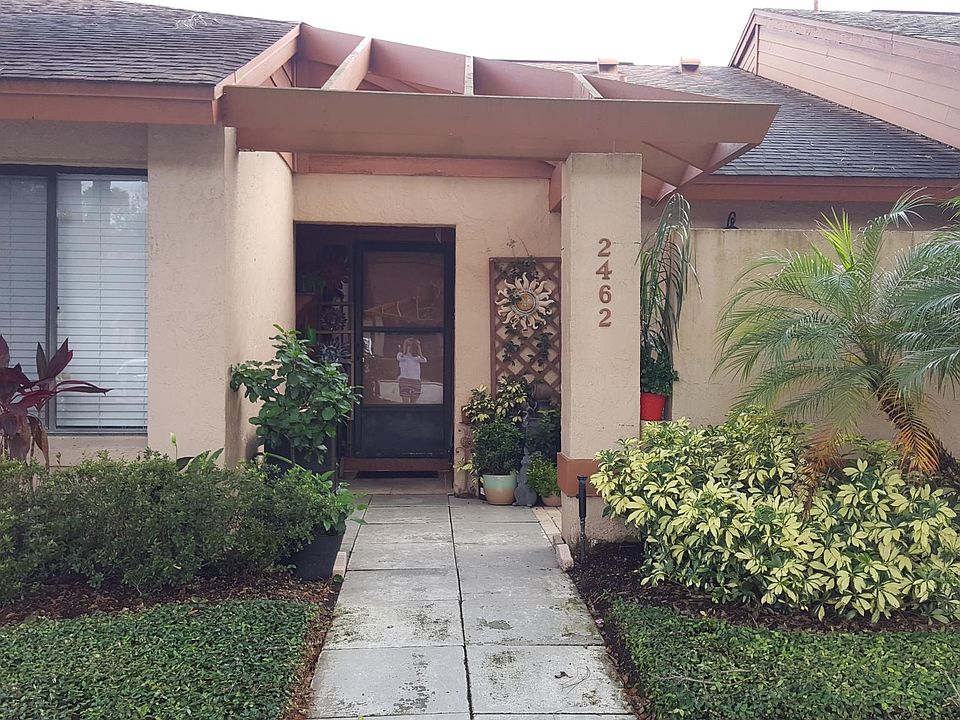 View of Condo from sidewalk