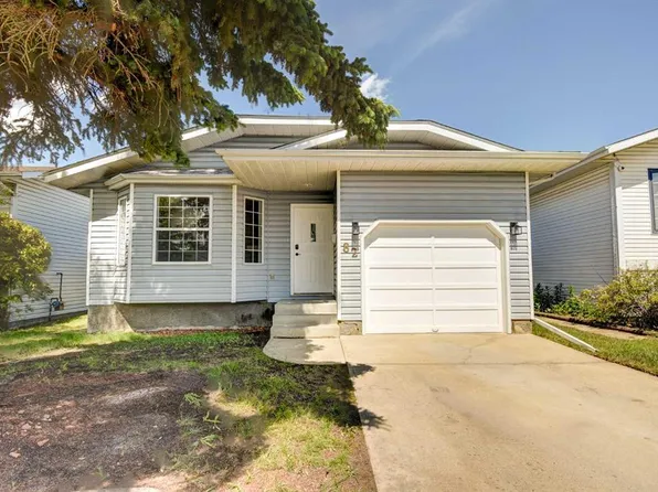 82 SW Excell St, Red Deer, AB T4R 2H8