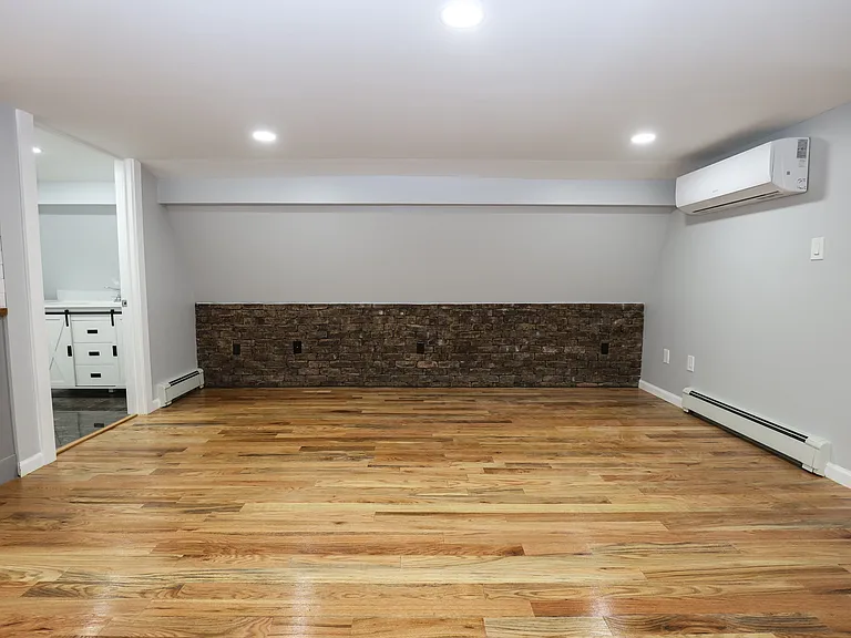 562 Peacock St #2 — Photo 7