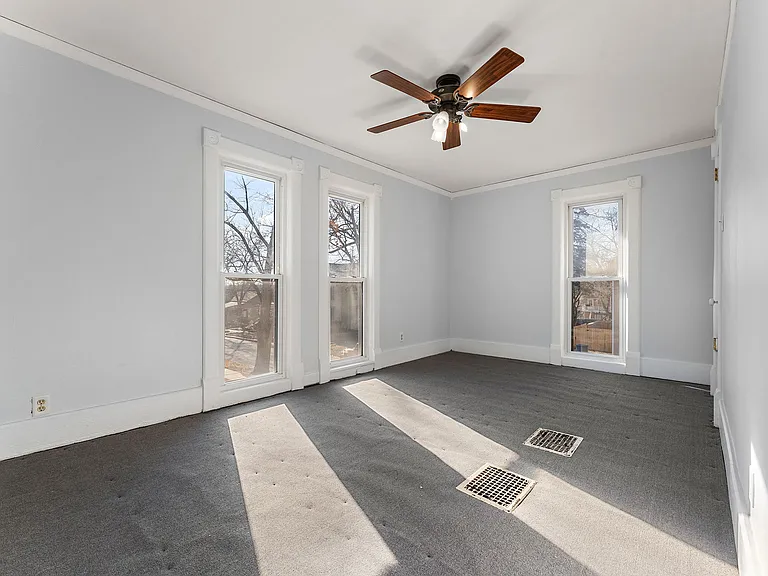 557 Chicago St — Photo 9