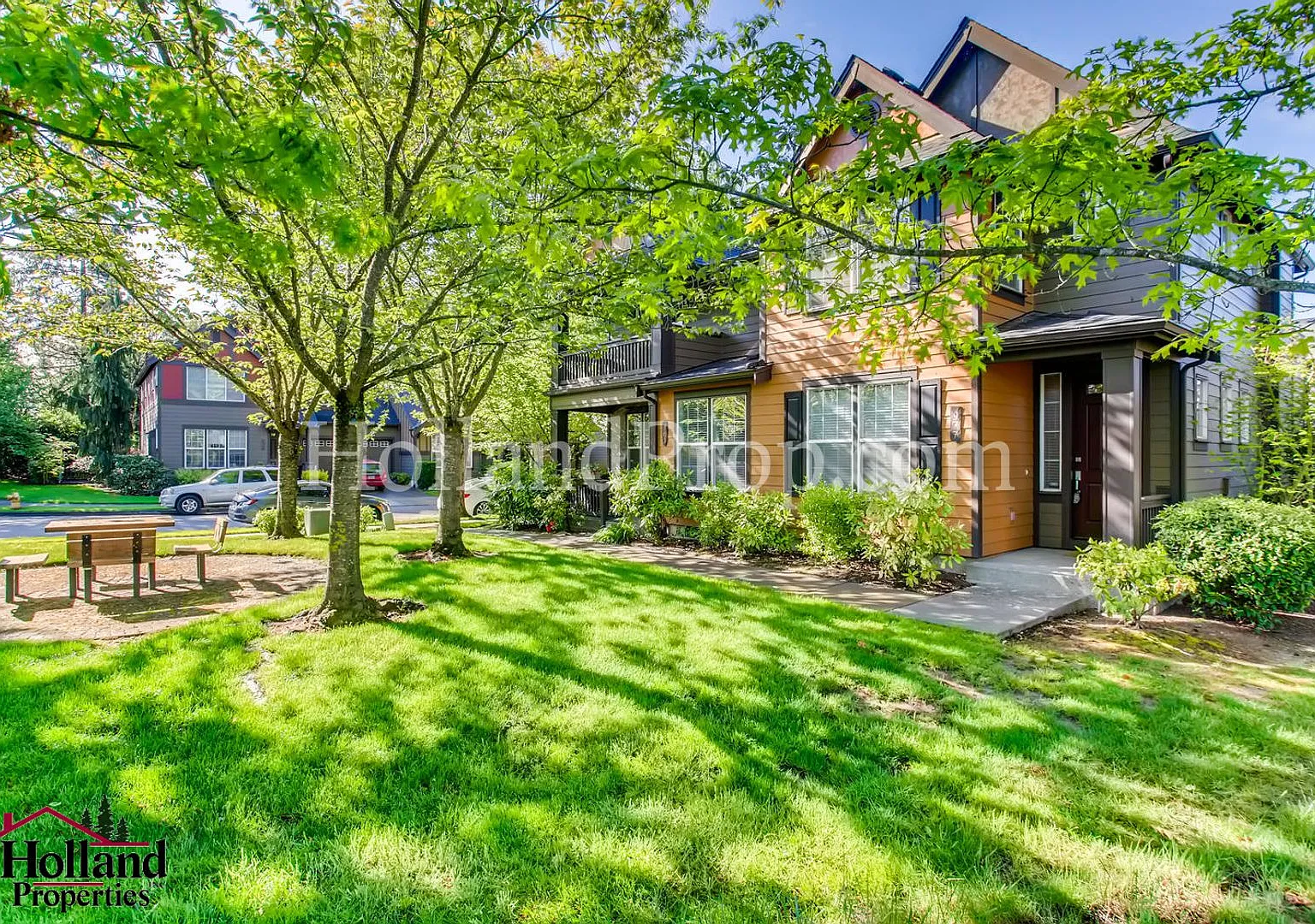 Beautiful Condo In Excellent Hillsboro Location! — Photo 2