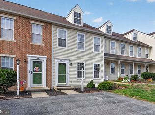 2721 Woodmont Dr, York, PA 17404