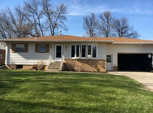 715 17th Ave NE, Aberdeen, SD 57401