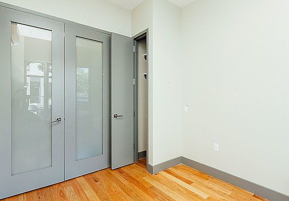 4th image of 337 Melrose St APT 1F