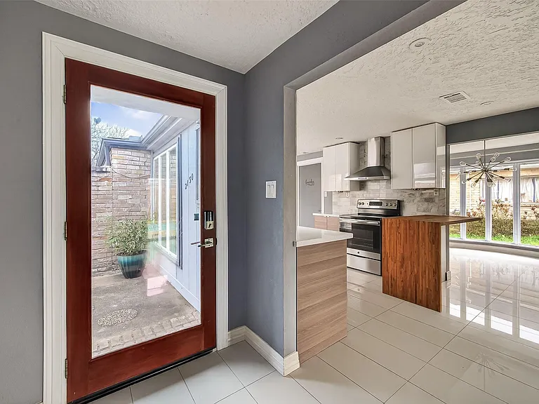 2130 Round Lake Dr — Photo 11