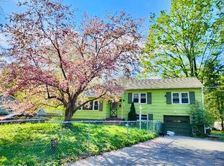 43 Cardinal Rd, Hyde Park, NY 12538