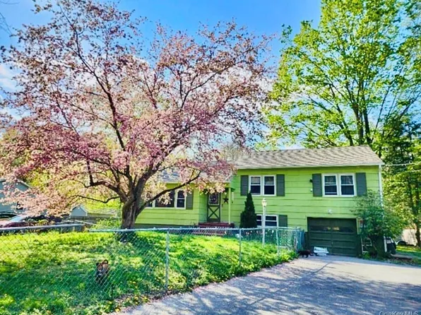 43 Cardinal Rd, Hyde Park, NY 12538