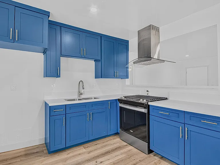 933 Alamitos Ave — Photo 16