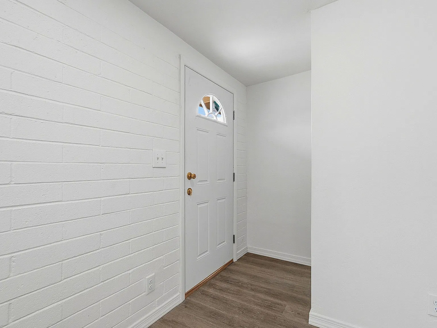 2519 E Parkside Dr — Photo 4