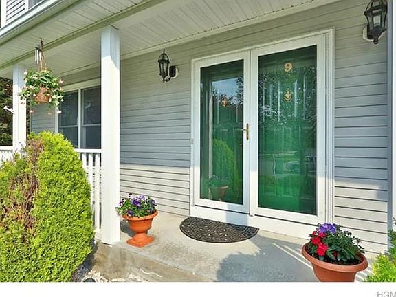 4th image of 9 Blackwell Ct