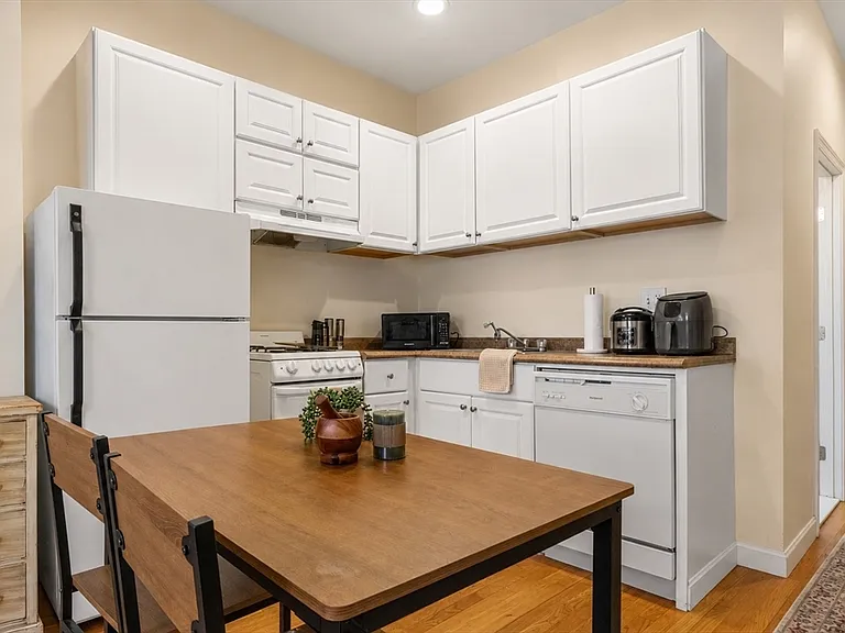 28 Phillips St #A — Photo 6