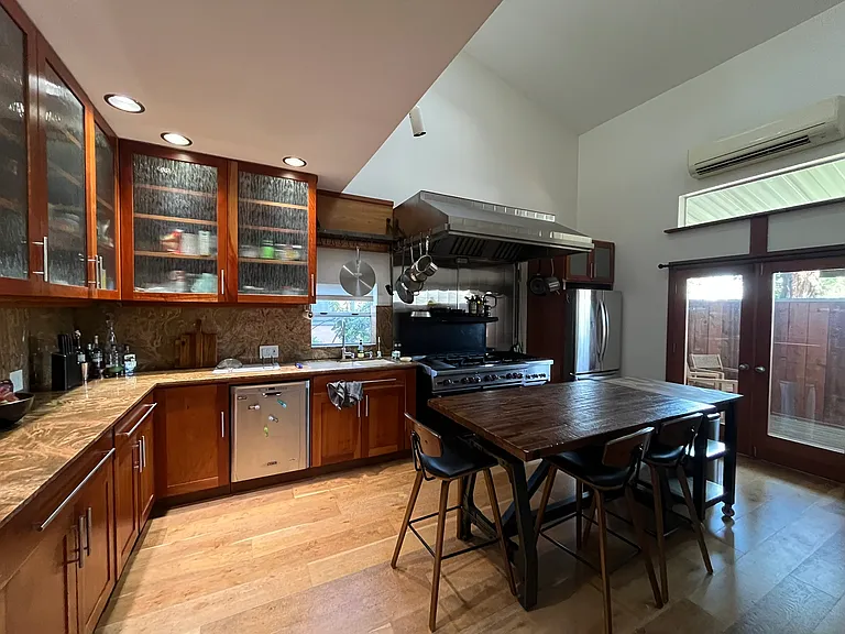 560 Westminster Ave #2 — Photo 7