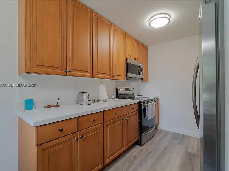 1099 NE 35th St #2 — Photo 9